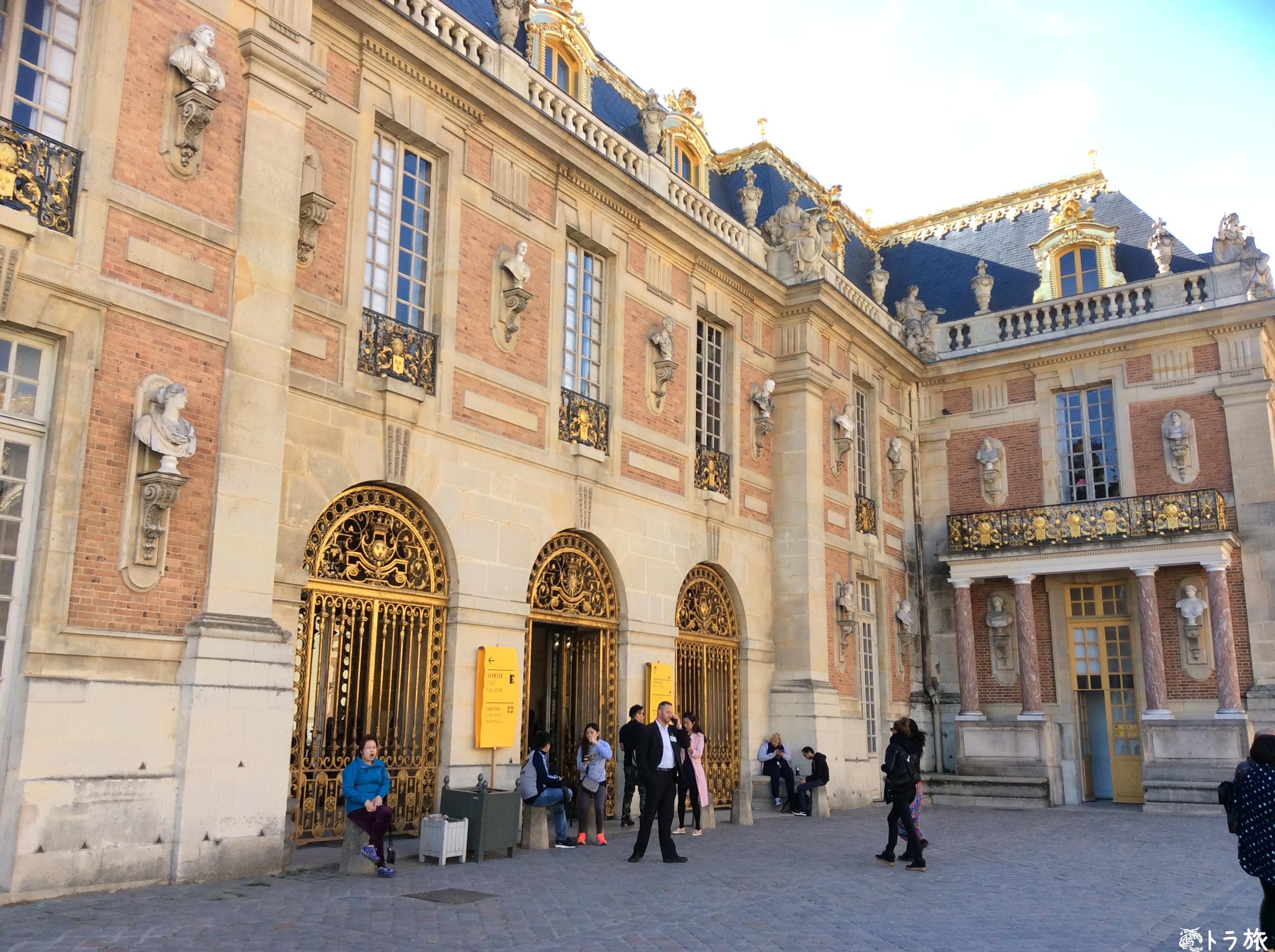 絢爛豪華なヴェルサイユ宮殿の内部を公開