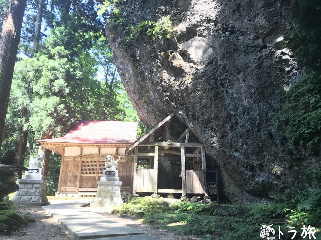 福井の隠れたパワースポット！大岩に潰されそうな大矢谷の白山神社